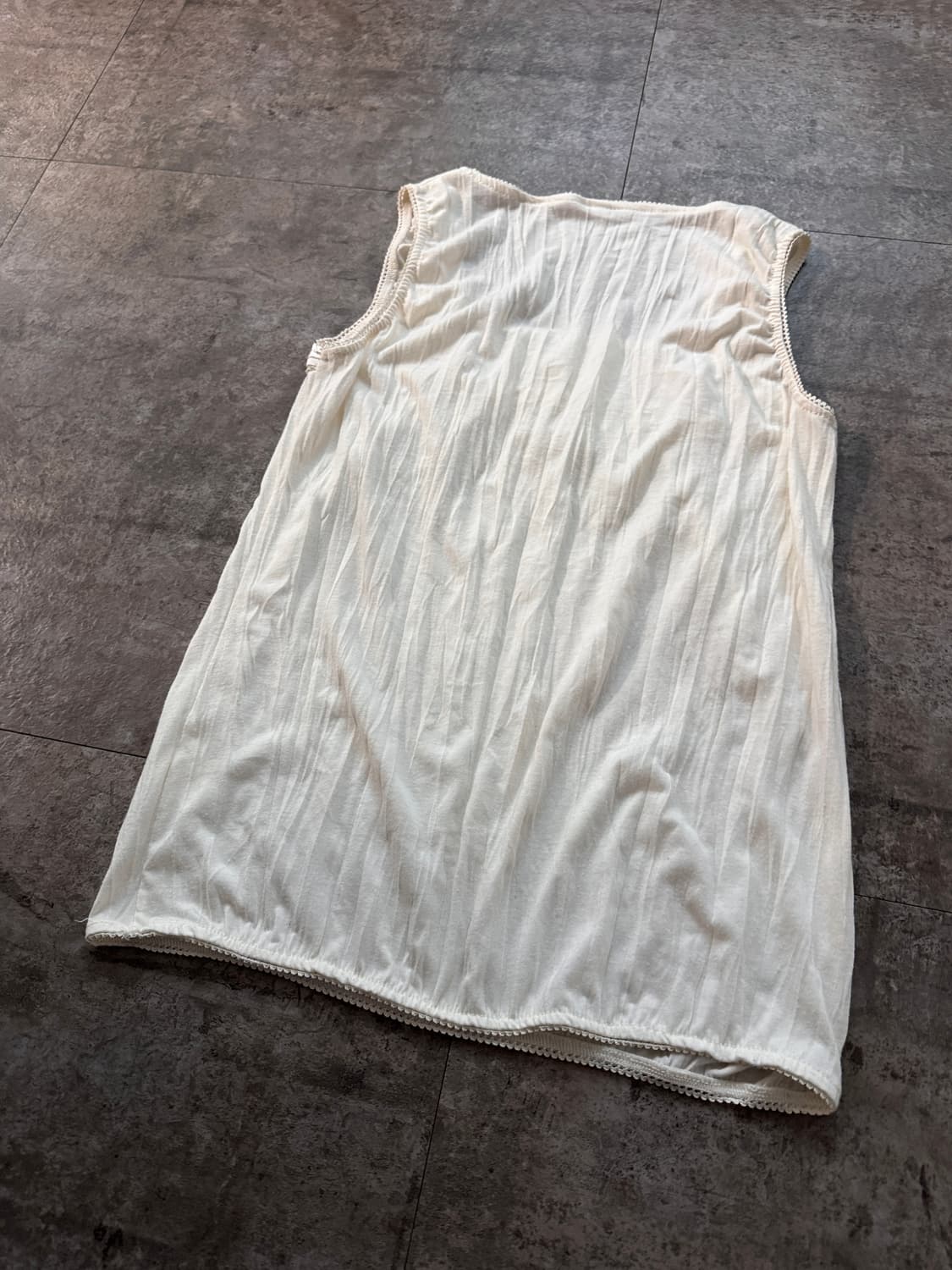 가공 주름 버튼 래이스 넥 슬리브리스 상품이미지4