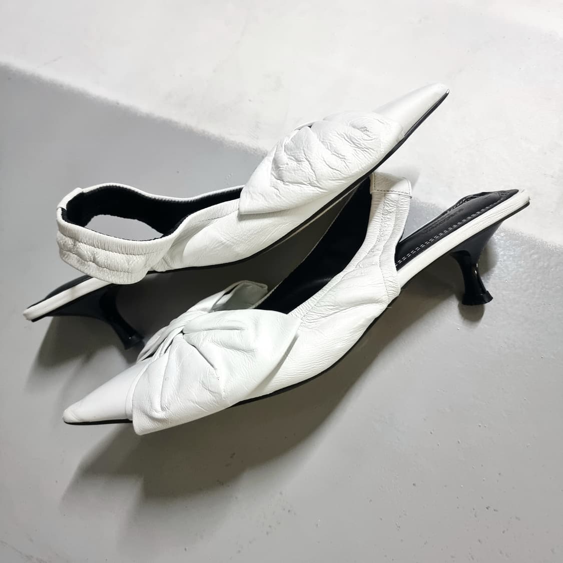 슈콤마보니 레더 리본 샌들 키튼힐 슈즈 (240/표기370) 상태최상 상품이미지2