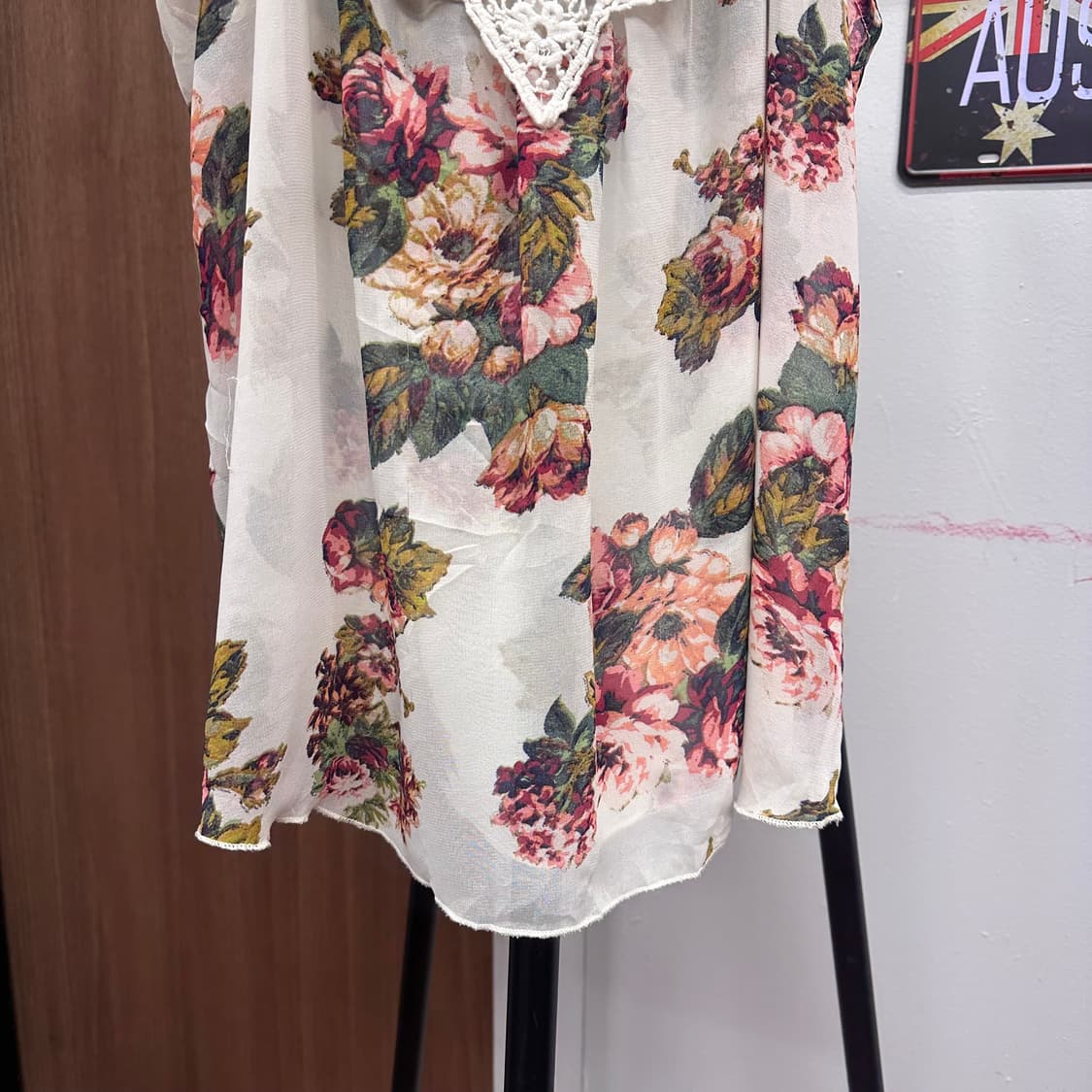 Lace Detail Sheer Floral Sleeveless Top 상품이미지4