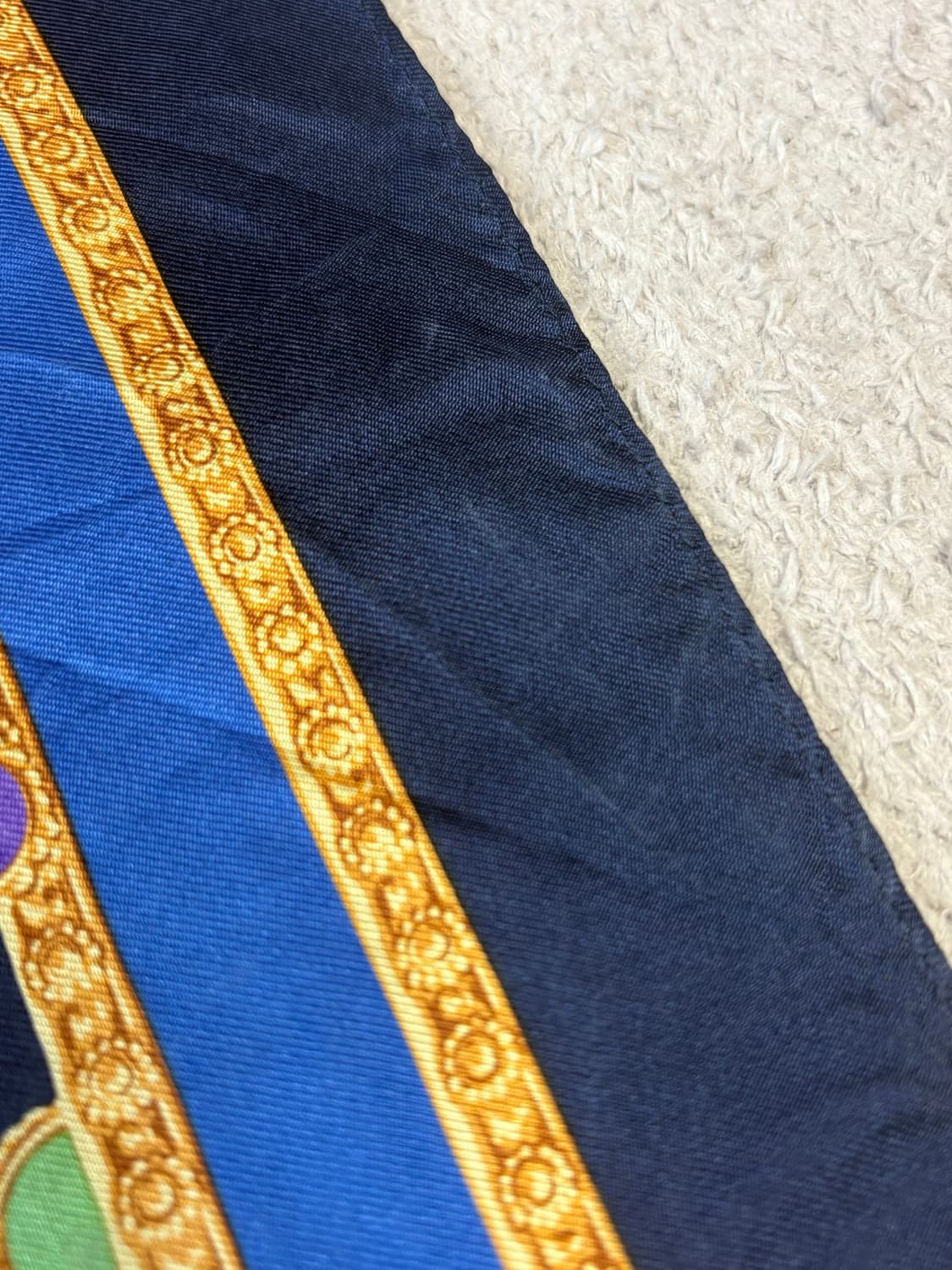 입생로랑 핸드롤링 실크 스카프 상품이미지3