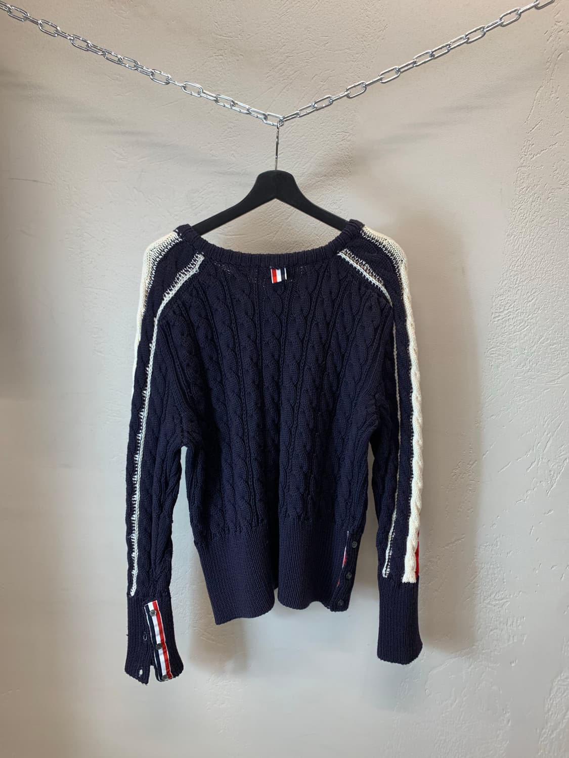 톰브라운 배색 니트 상품이미지3