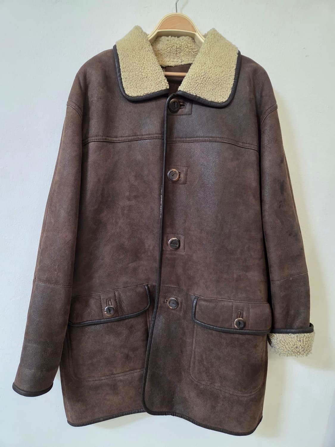 양가죽과 양털로 만들어진 무스탕 자켓 상품이미지1