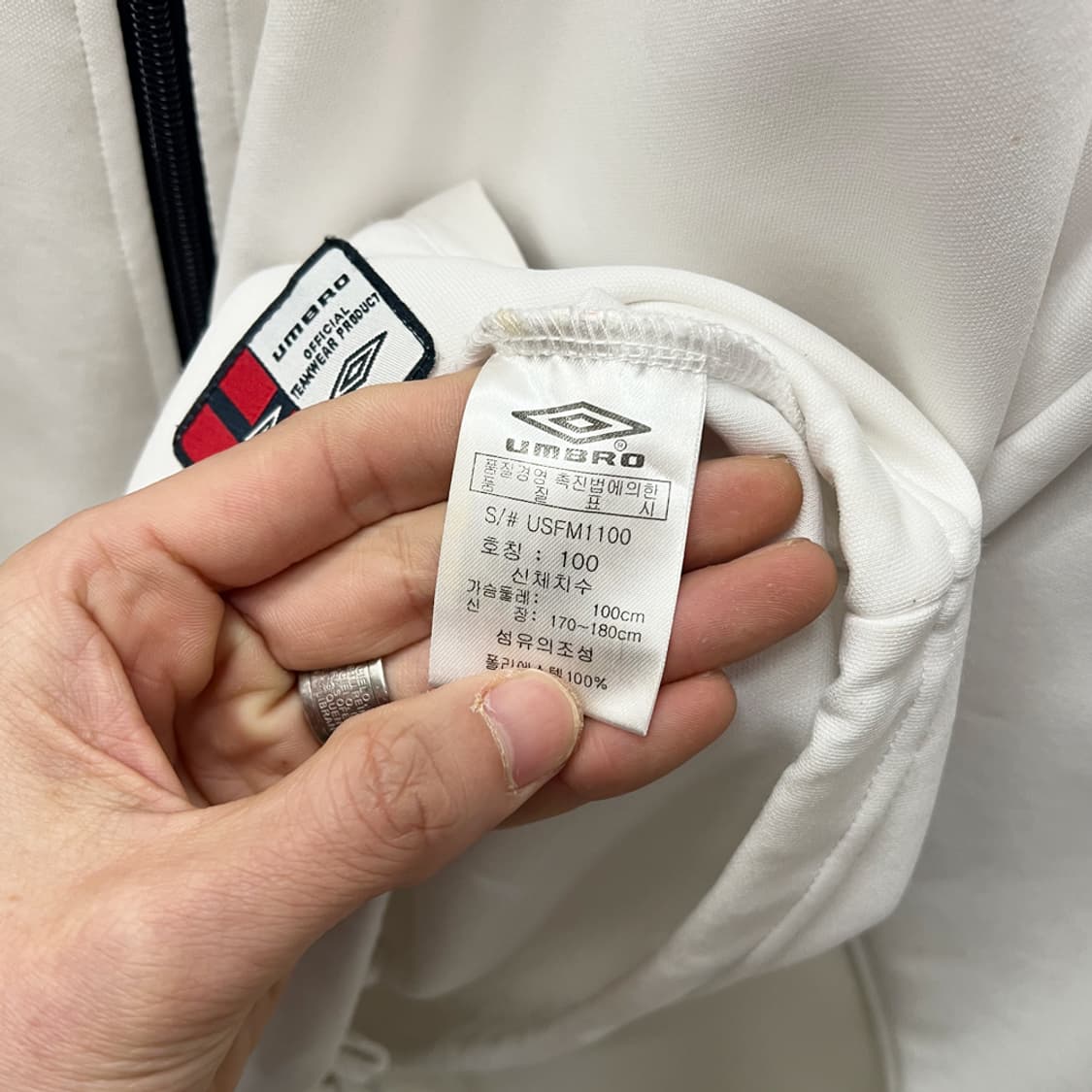 엄브로 화이트 컬러 백로고 트레이닝 져지 100 상품이미지5