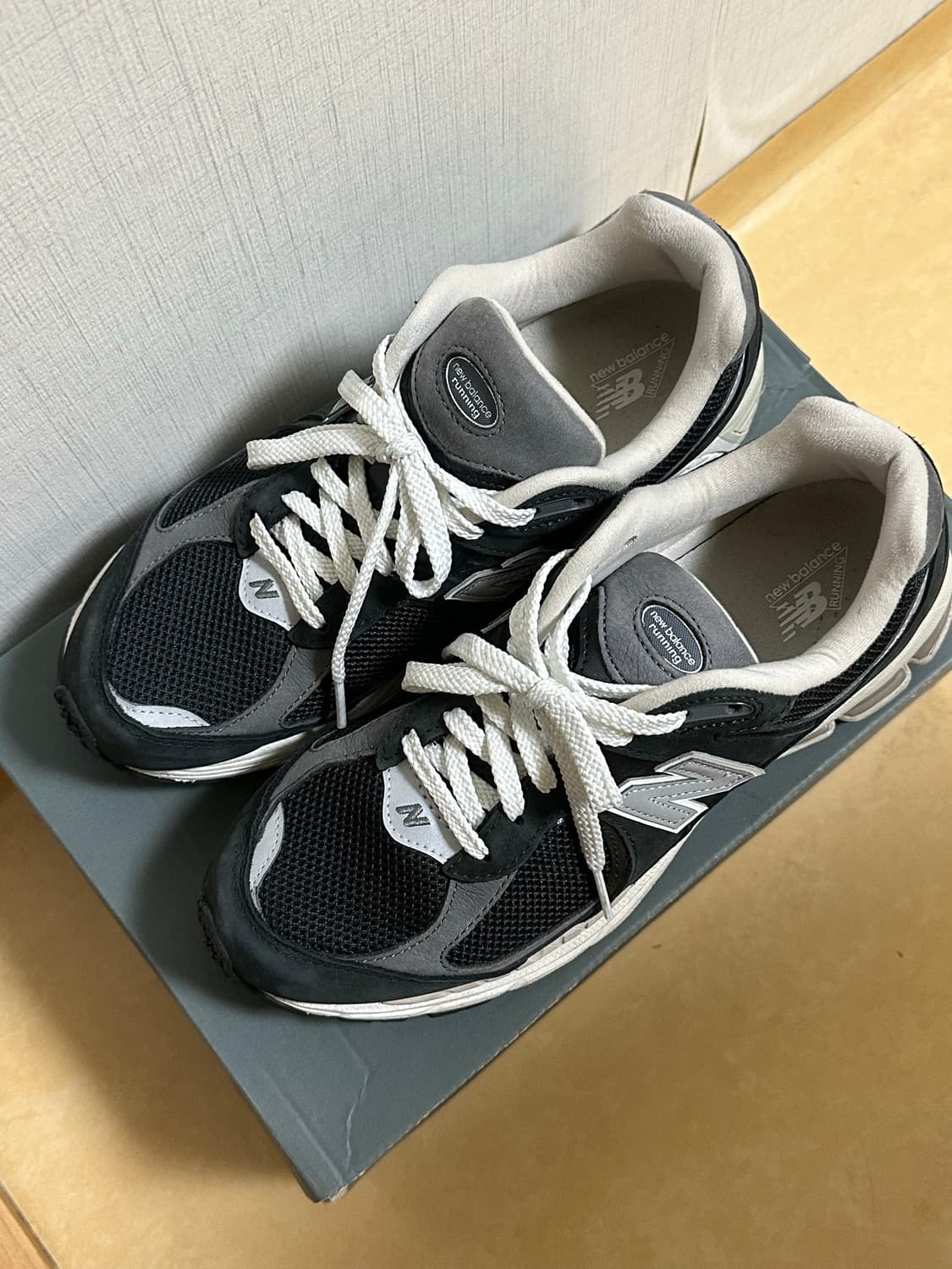 뉴발란스 2002R 프리미엄 빈티지 블랙 275 상품이미지3