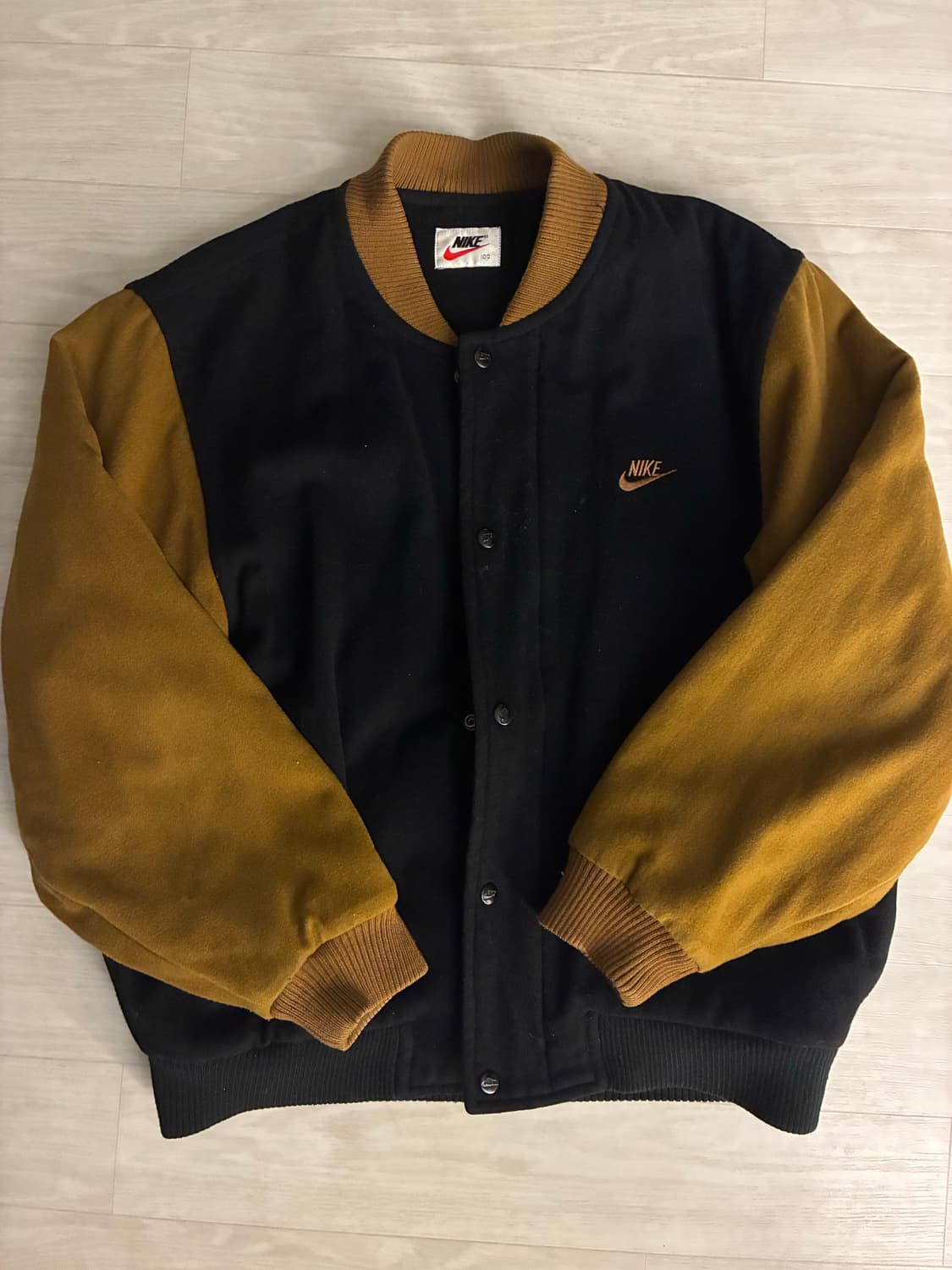 나이키 브라운 바시티 자켓 팝니다 상품이미지1