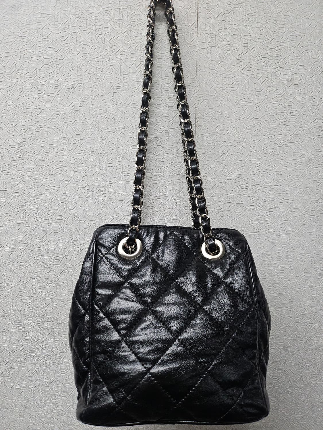 마뗑킴 스터드 미니 퀼팅 버킷백  블랙 숄더 크로스백 상품이미지2