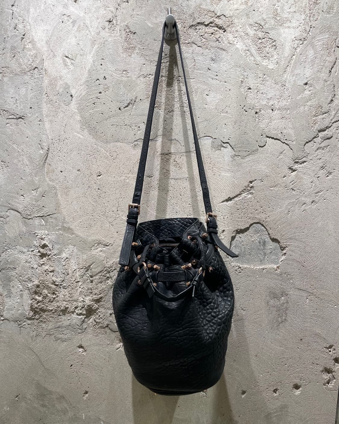 알렉산더 왕 블랙 로즈골드 디에고 레더 버킷백 상품이미지2