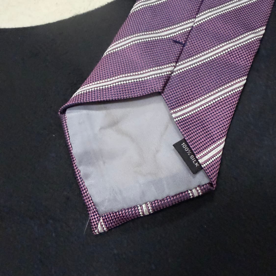 솔리드옴므 빈티지 실크 넥타이 (Navy & Yellow Paisley) 상품이미지5