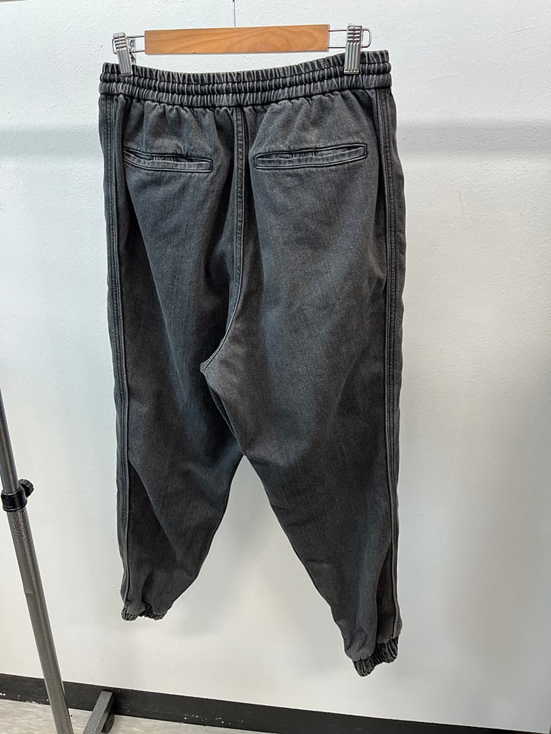 30-32) 준지 흑청 자수 조거팬츠  상품이미지7