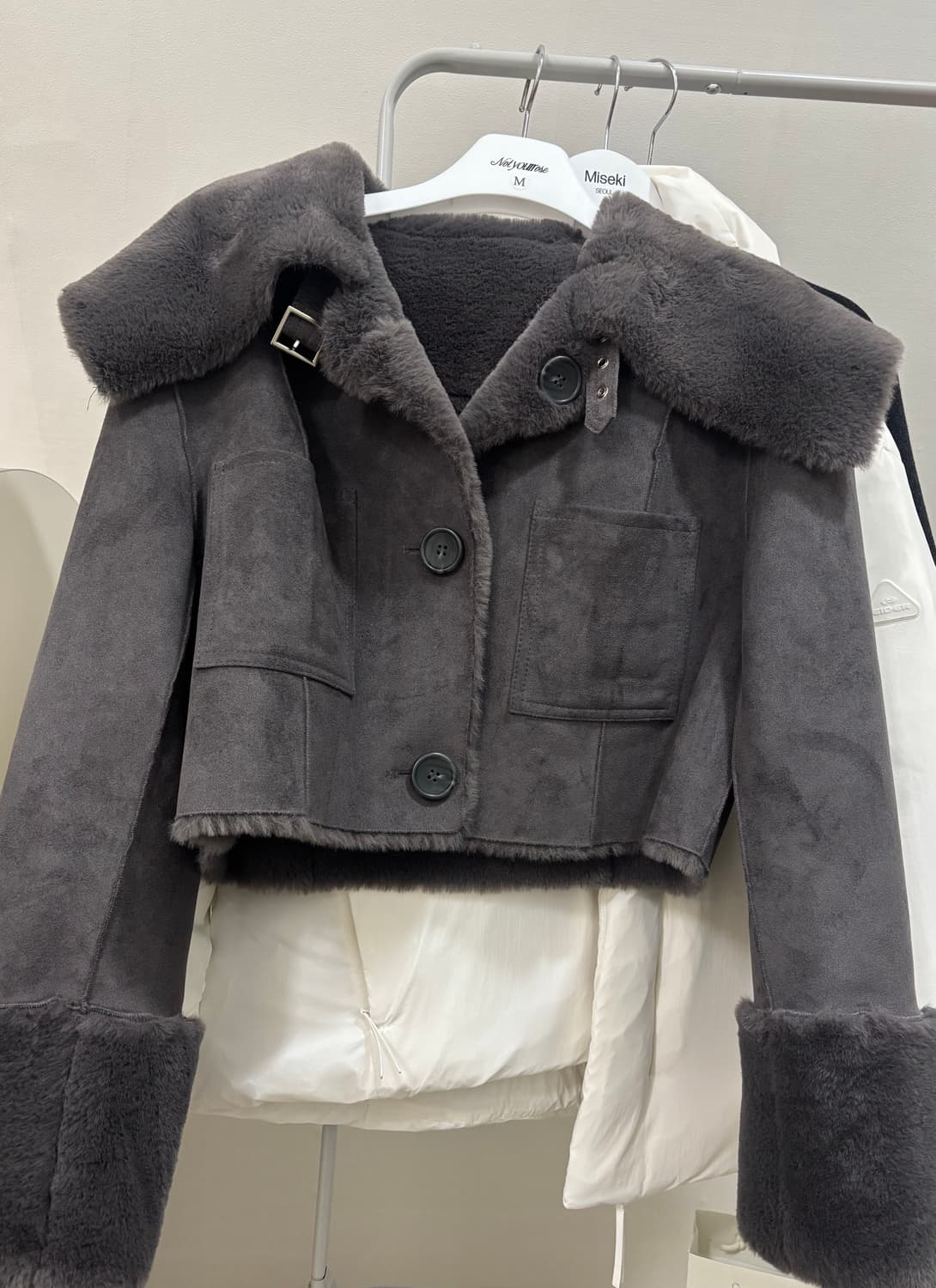 낫유어로즈 리버시블 무스탕 m 상품이미지1