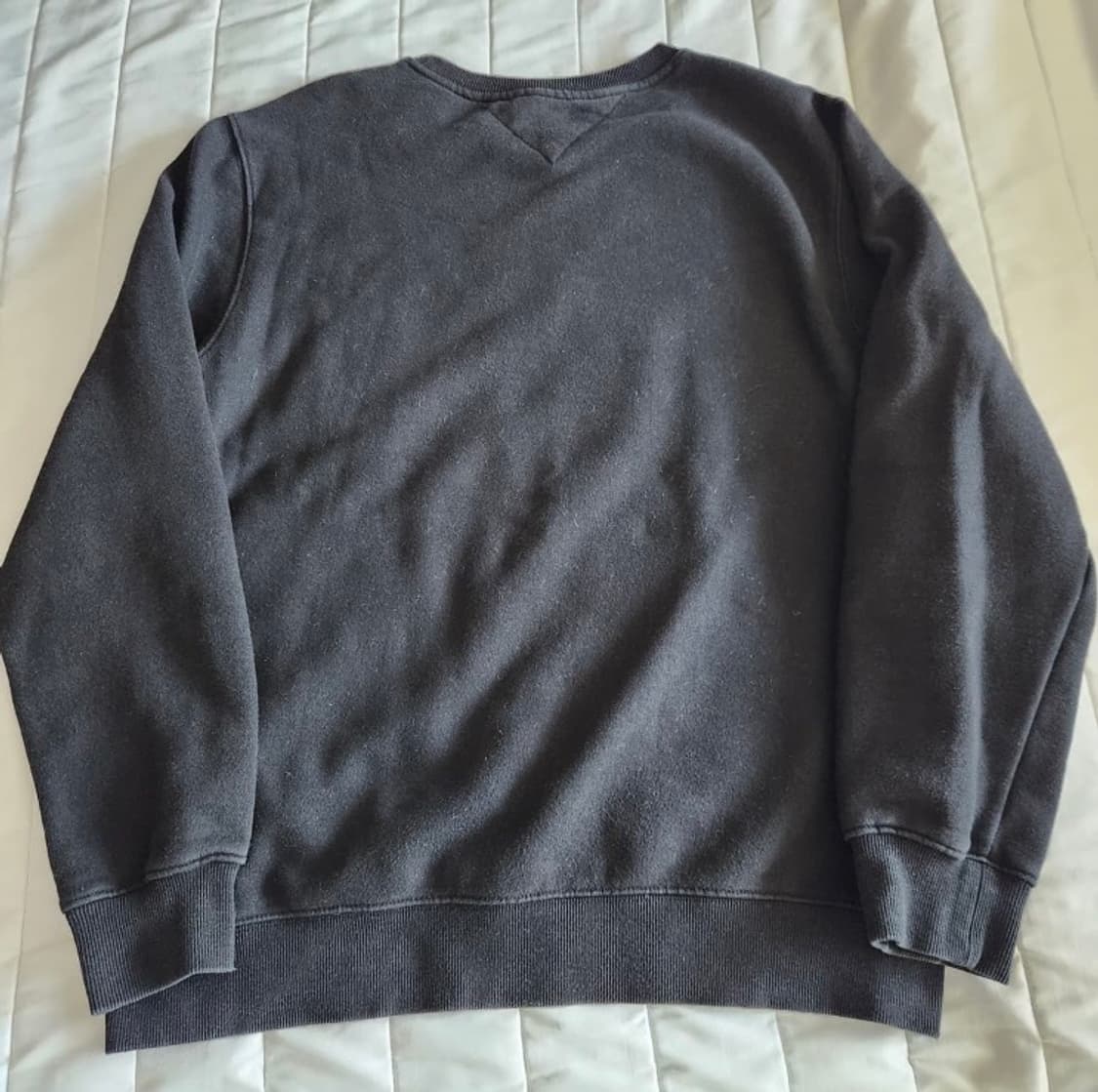 타미 할피거 블랙 스웻셔츠 상품이미지3