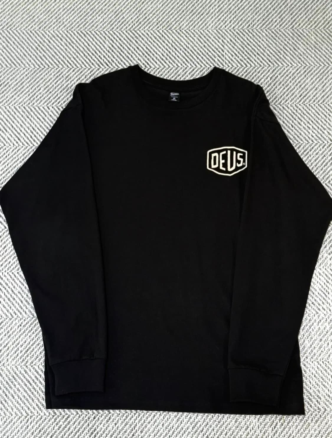 데우스 엑스 마키나 서울 롱슬리브 상품이미지1