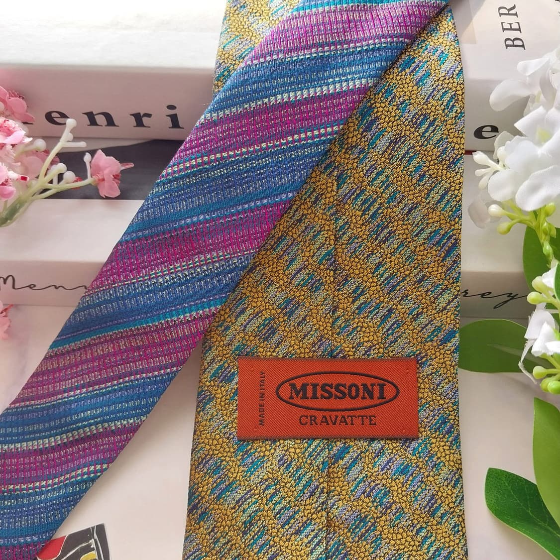 미쏘니 실크 골드 자카드 패턴 넥타이 9.4cm A+등급 K1723
 상품이미지6