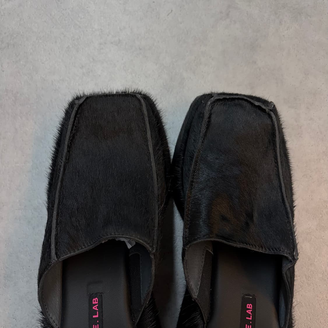 새상품 DAPHNE.LAB 다프네 랩 여성 퍼 뮬 통굽 슬리퍼 블랙 상품이미지2
