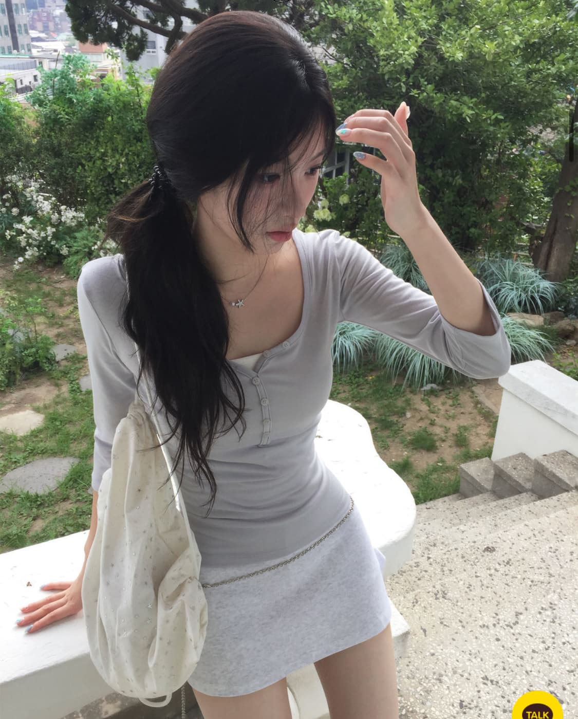 모디무드 MOMU 딥 유넥 단추 7부 티셔츠 상품이미지4