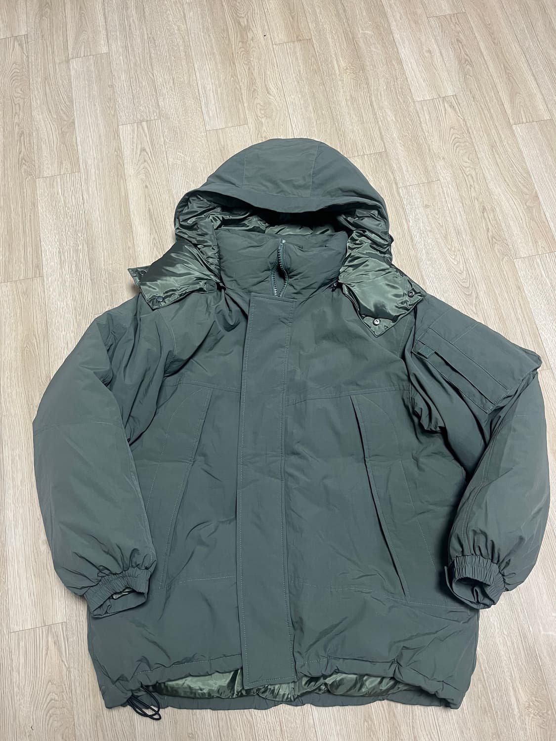 세컨모놀로그- 몬스터 숏 덕 다운 헤비 후드 파카/숏패딩 카키색 상품이미지1