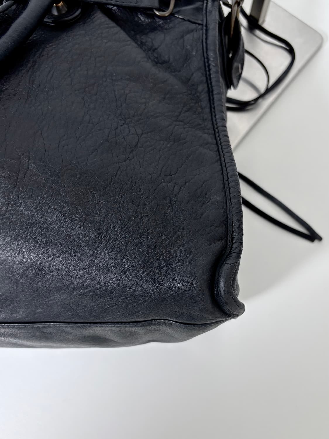 발렌시아가 시티 모터백 블랙 상품이미지9