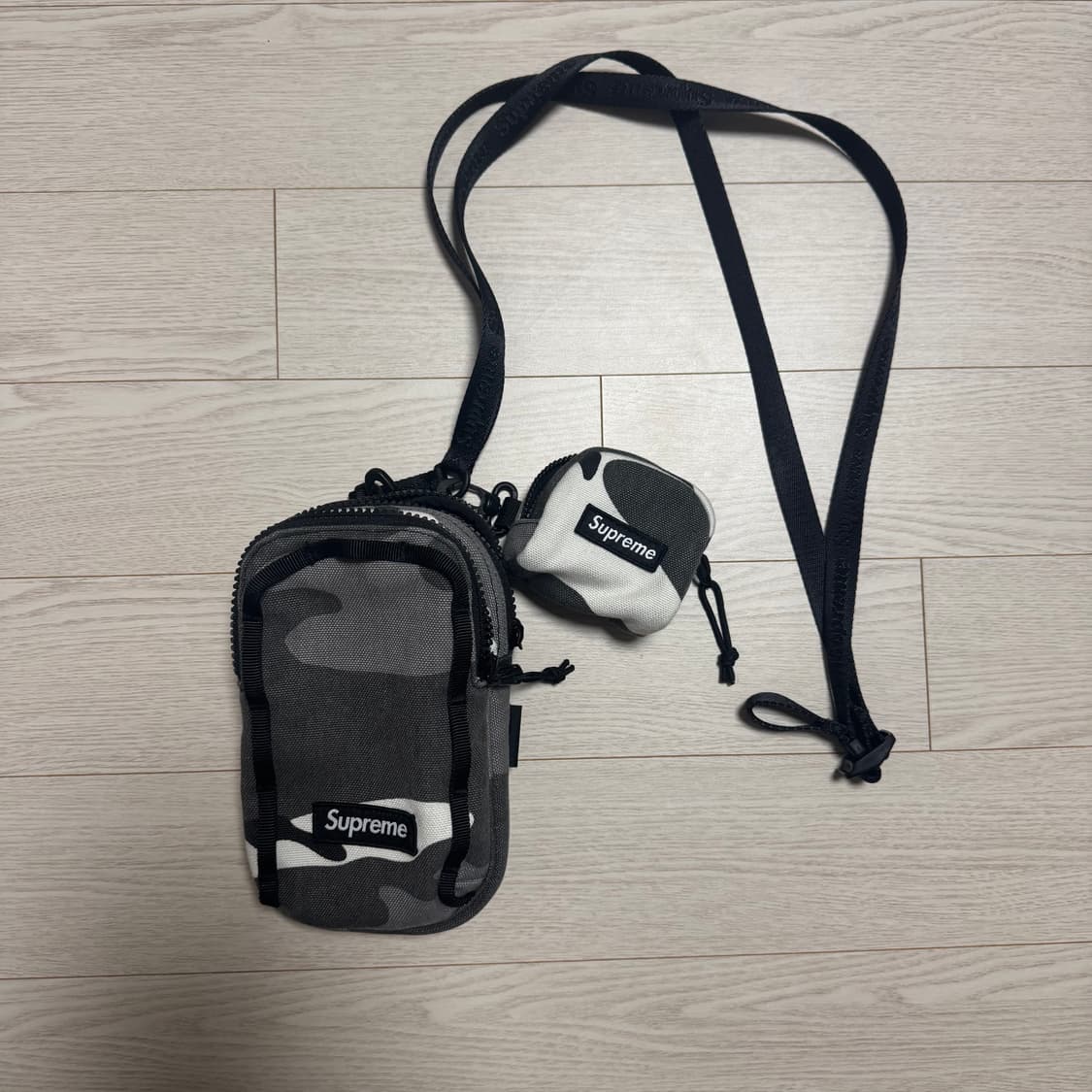 슈프림 카메라백 + 미니 파우치 스노우 카모 상품이미지1