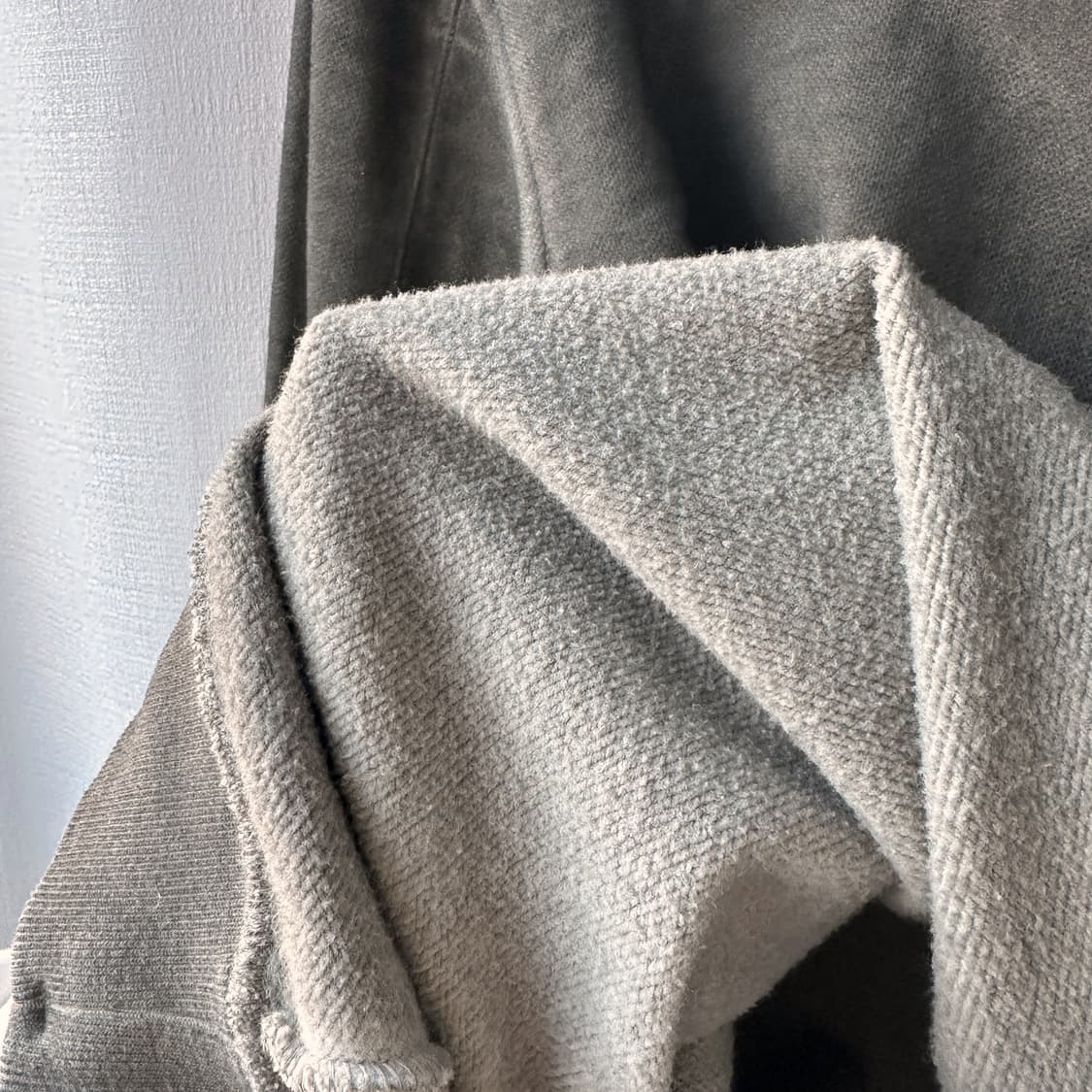 CP Company 렌즈 패치 가먼트다잉 워싱 맨투맨 차콜 그레이 95 상품이미지7