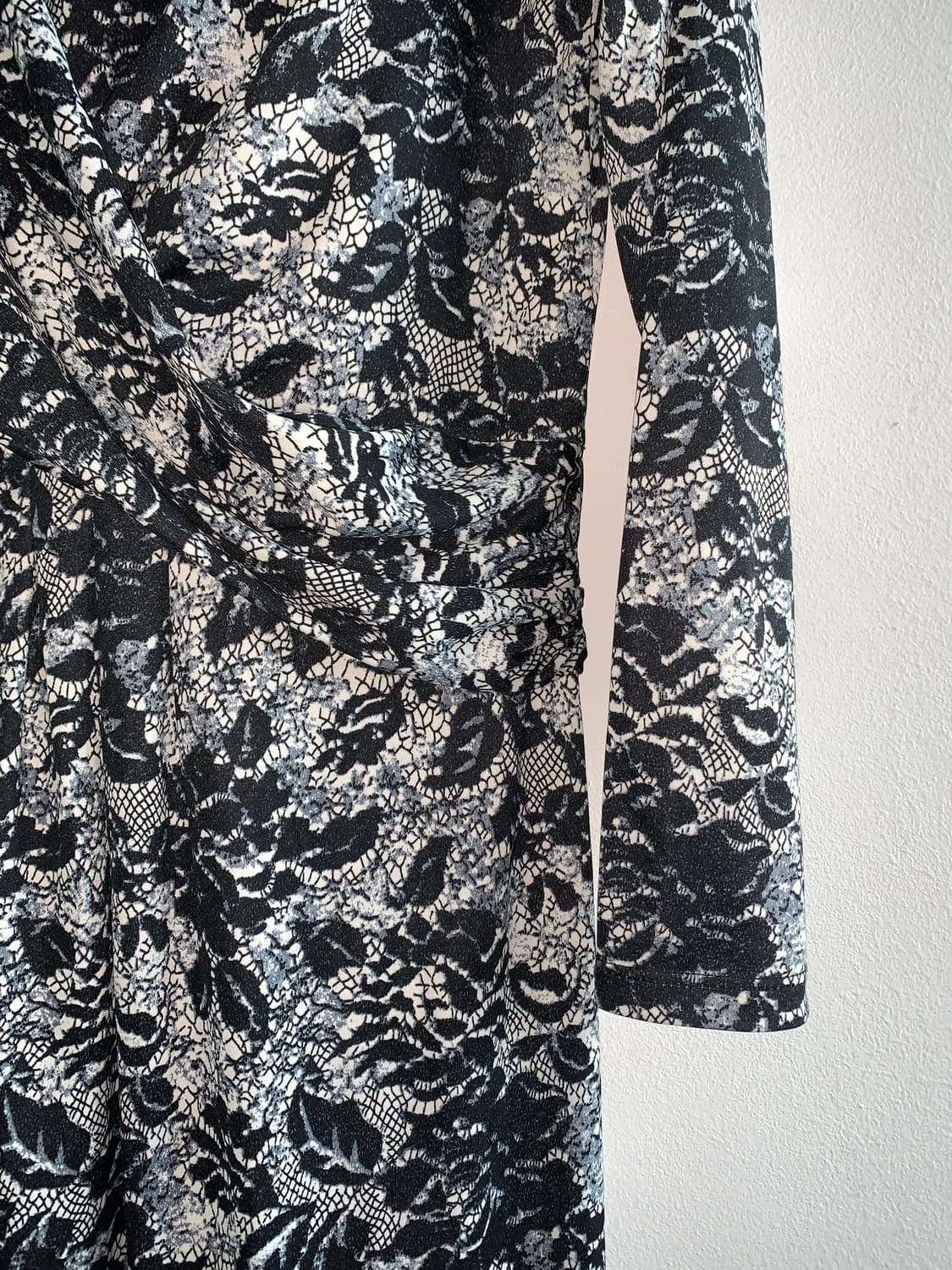 Black rose v wrap dress 상품이미지4