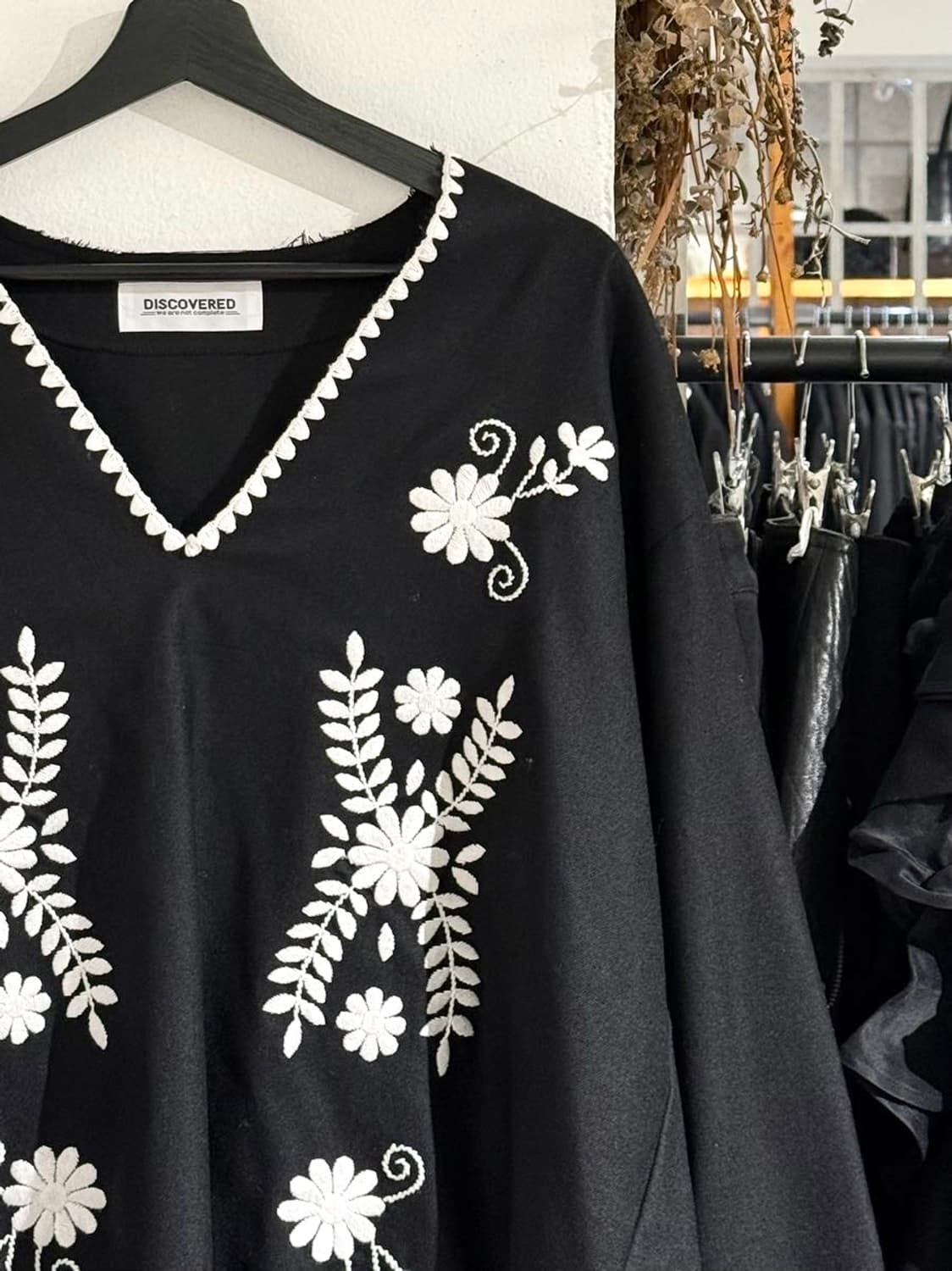 디스커버드 블랙 플라워 스티치 플라노 스키퍼 셔츠 상품이미지3