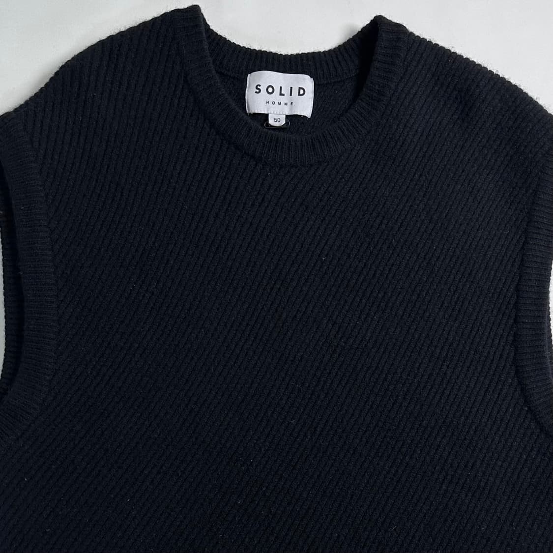 솔리드 옴므 블랙 오버핏 니트 베스트 상품이미지2