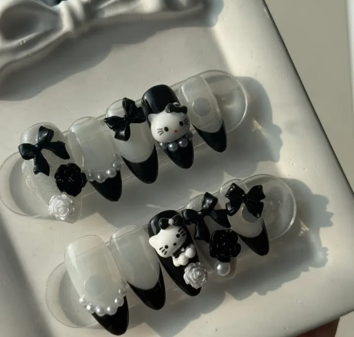 롱아몬드 블랙 헬로키티 키치 네일팁 상품이미지1