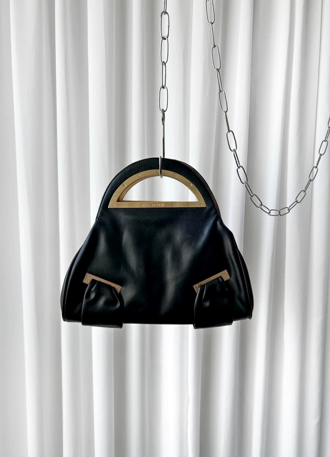 펜디 퍼스트 나파 레더 컷아웃 핸드백 상품이미지1