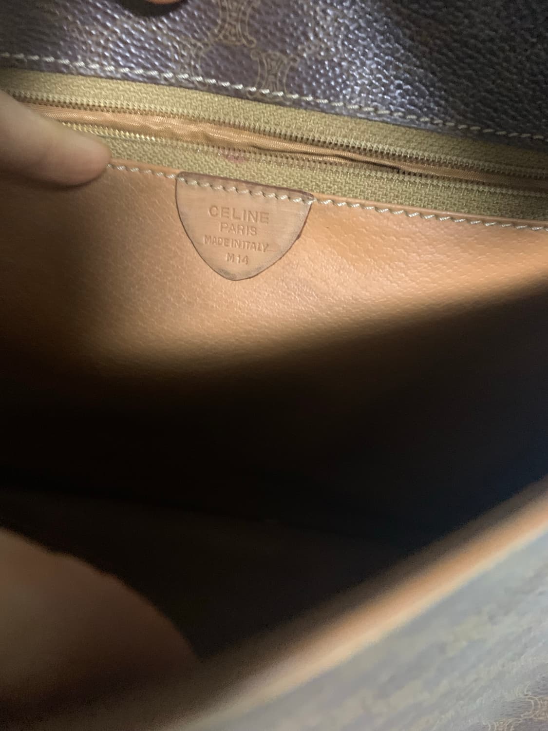 셀린느 마카담 숄더 크로스백. 정품 상품이미지10