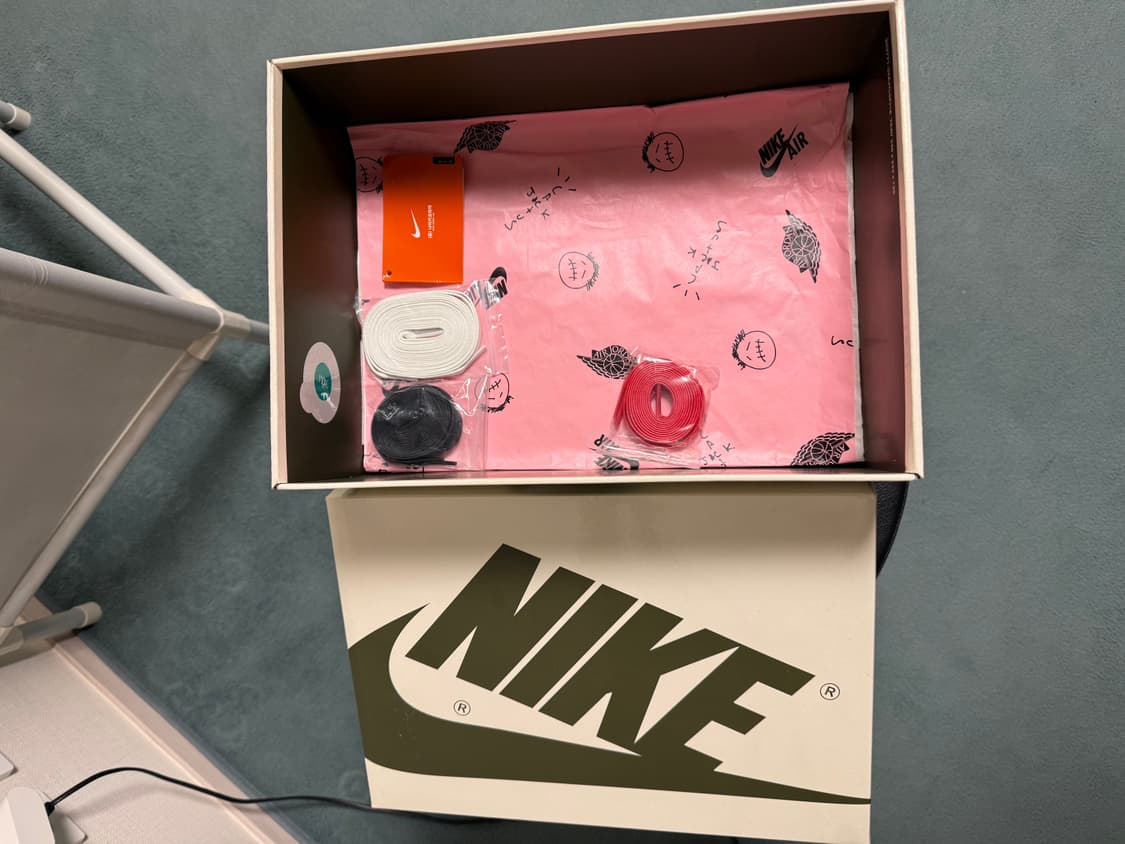 나이키 에어조던 1 트래비스 스캇 미디움 올리브 280 상품이미지4