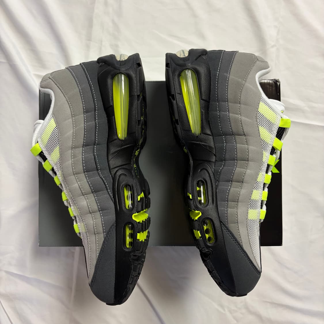 [새상품] (285) 나이키 에어맥스 95 네온 2025 상품이미지6