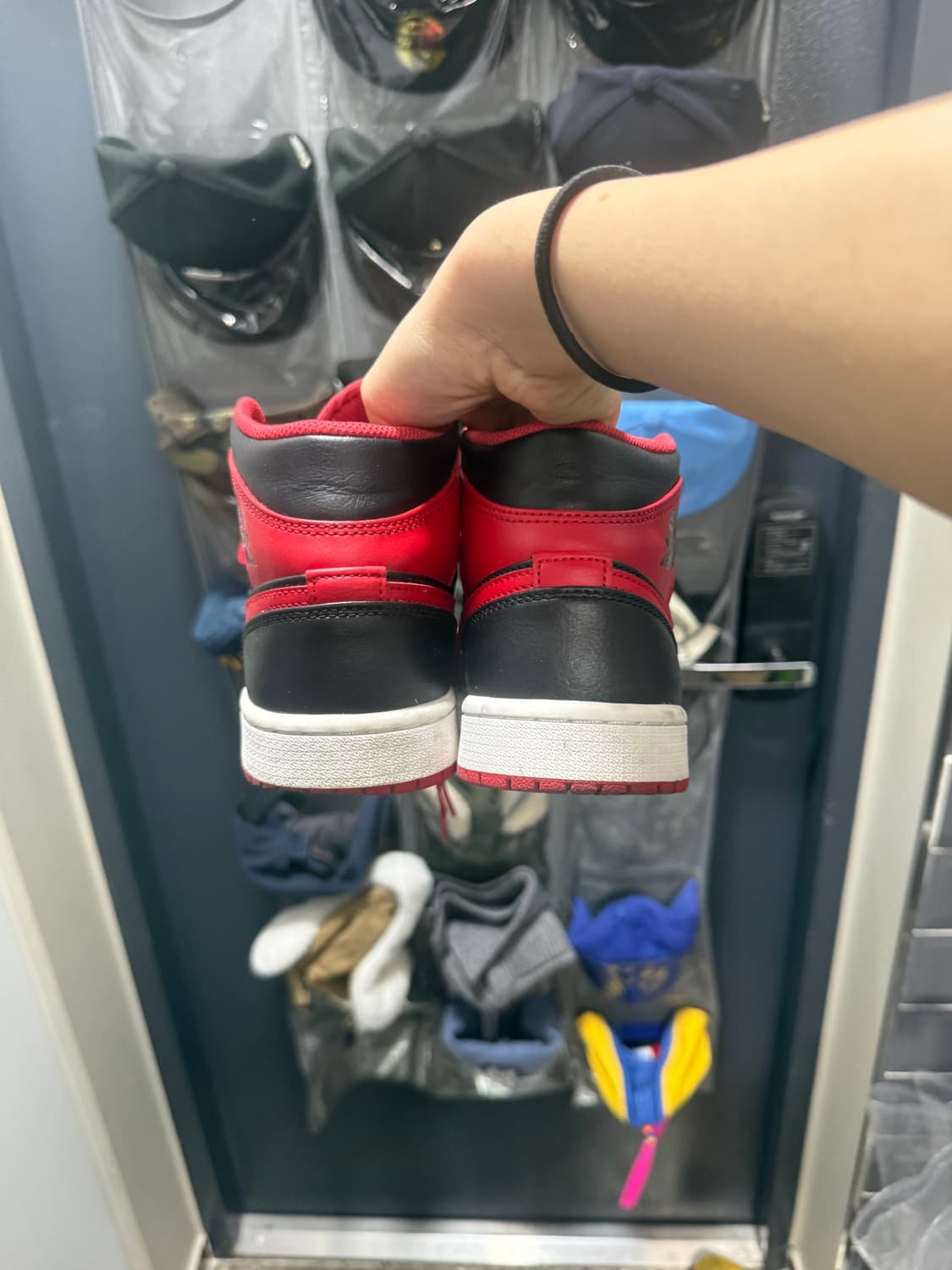 나이키 에어 조던 1 미드 짐레드 블랙 상품이미지2