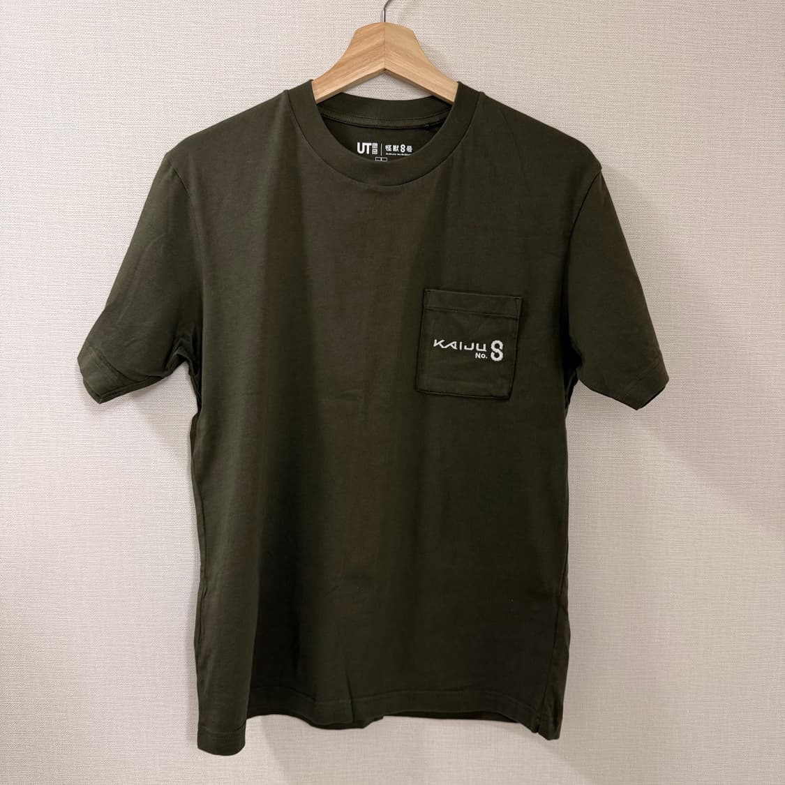 [S] 유니클로 UT 괴수8호 티셔츠 카키 상품이미지2