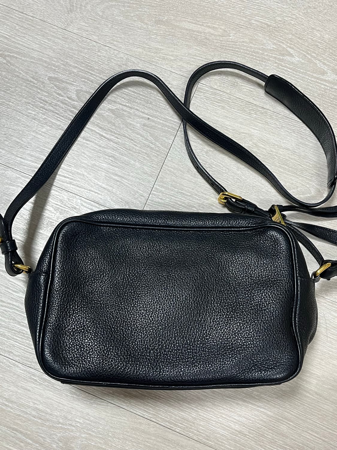 프라다 레더 카메라 크로스백 상품이미지3