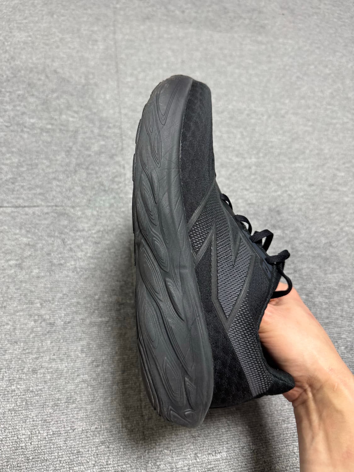 (285/2e)뉴발란스 1080 v14 올블랙 판매합니다 상품이미지2