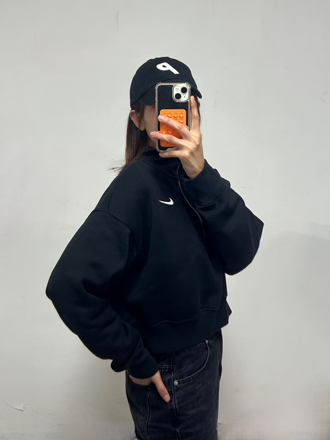 나이키 스우시로고 크롭 하프집업 맨투맨 블랙 상품이미지2