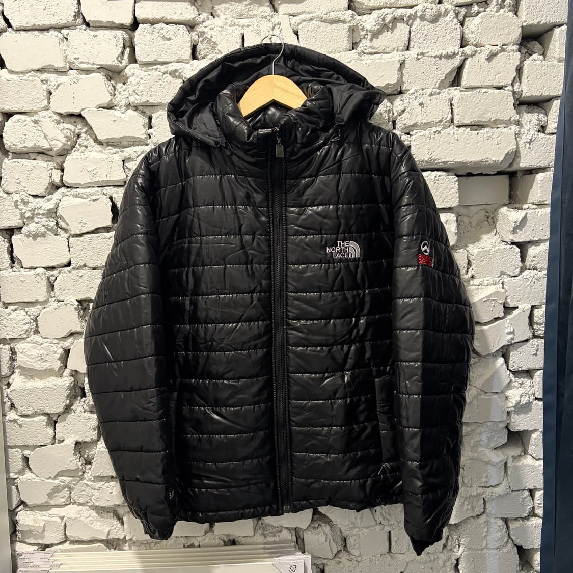노스페이스 서밋시리즈 유광 후드경량패딩 상품이미지1