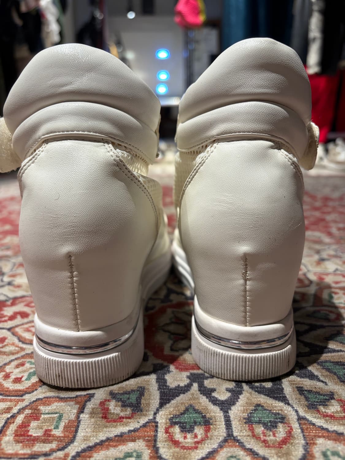 큐빅 화이트 하이탑 스니커즈 상품이미지2