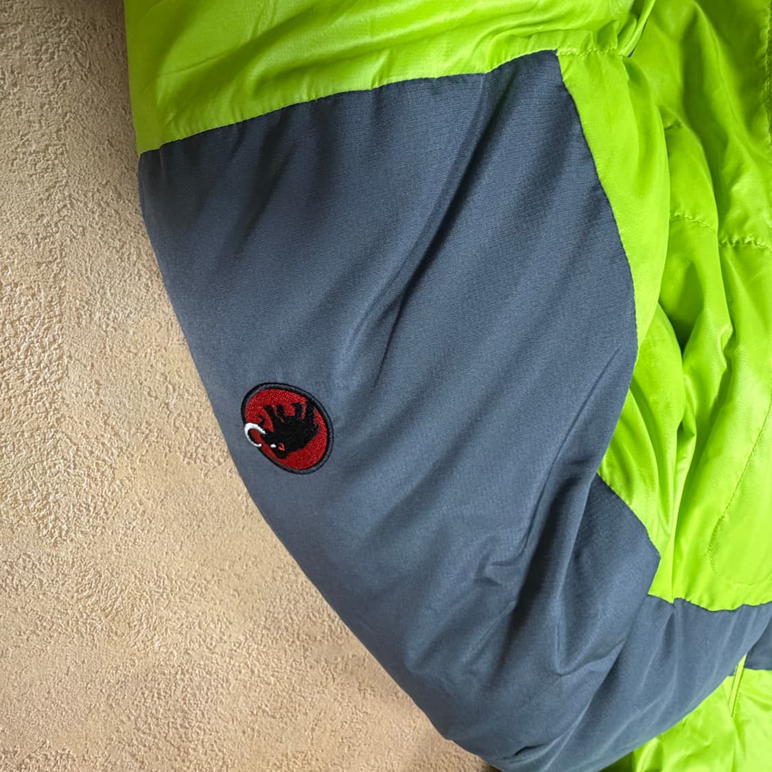 마무트 후드 800 필파워 구스 패딩 상품이미지2