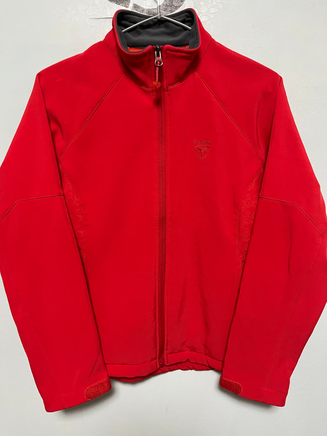 트렉스타 빨간색 집업자켓 상품이미지1