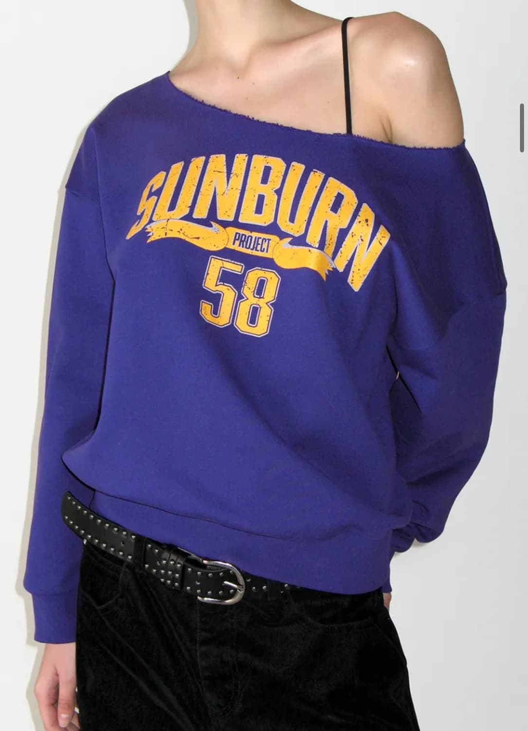 썬번프로젝트 오프숄더 맨투맨 퍼플  팝니다! 상품이미지2