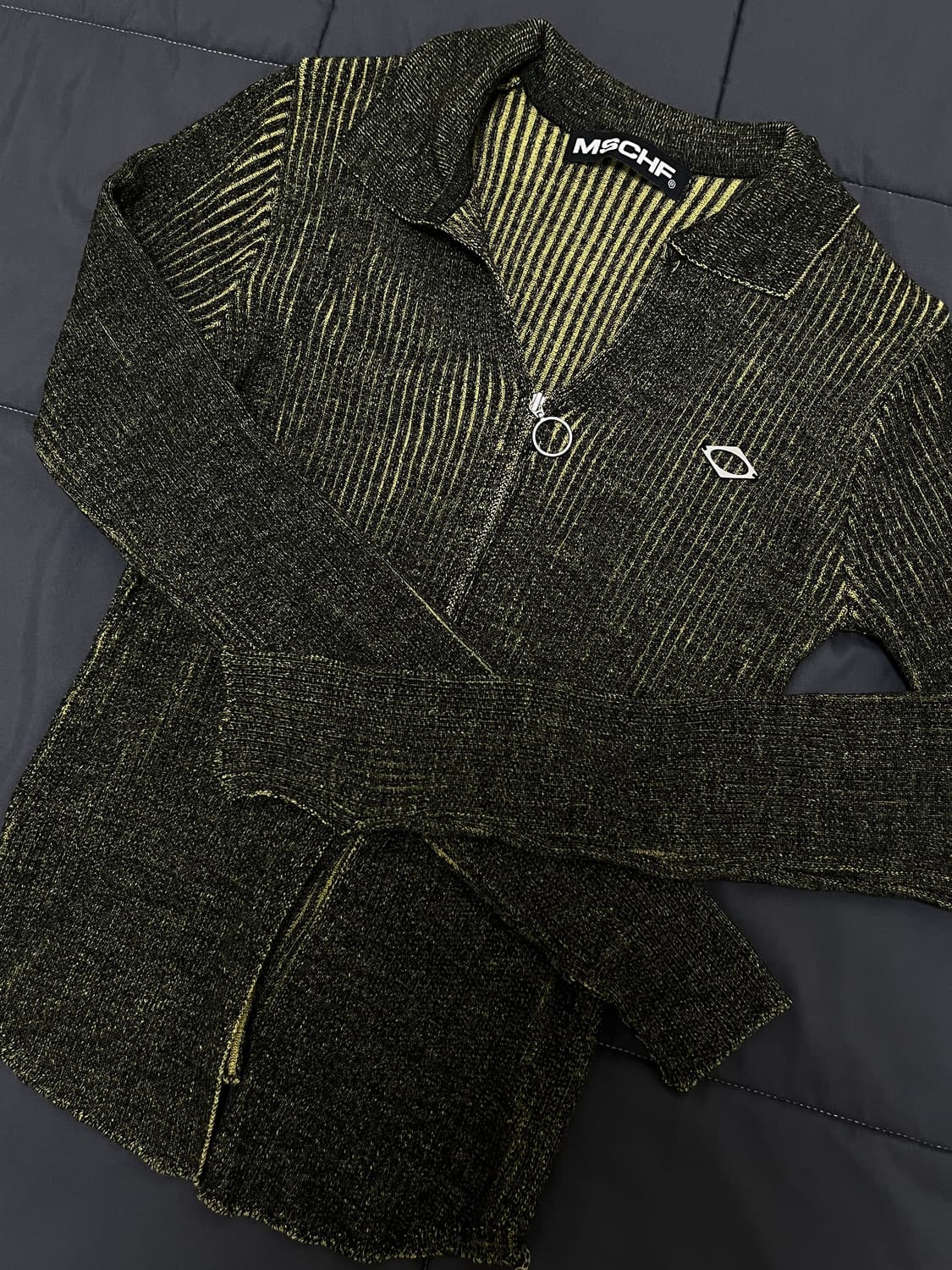 미스치프 니티드 투톤 셔츠 m (뉴진스 다니엘 착용) 상품이미지1