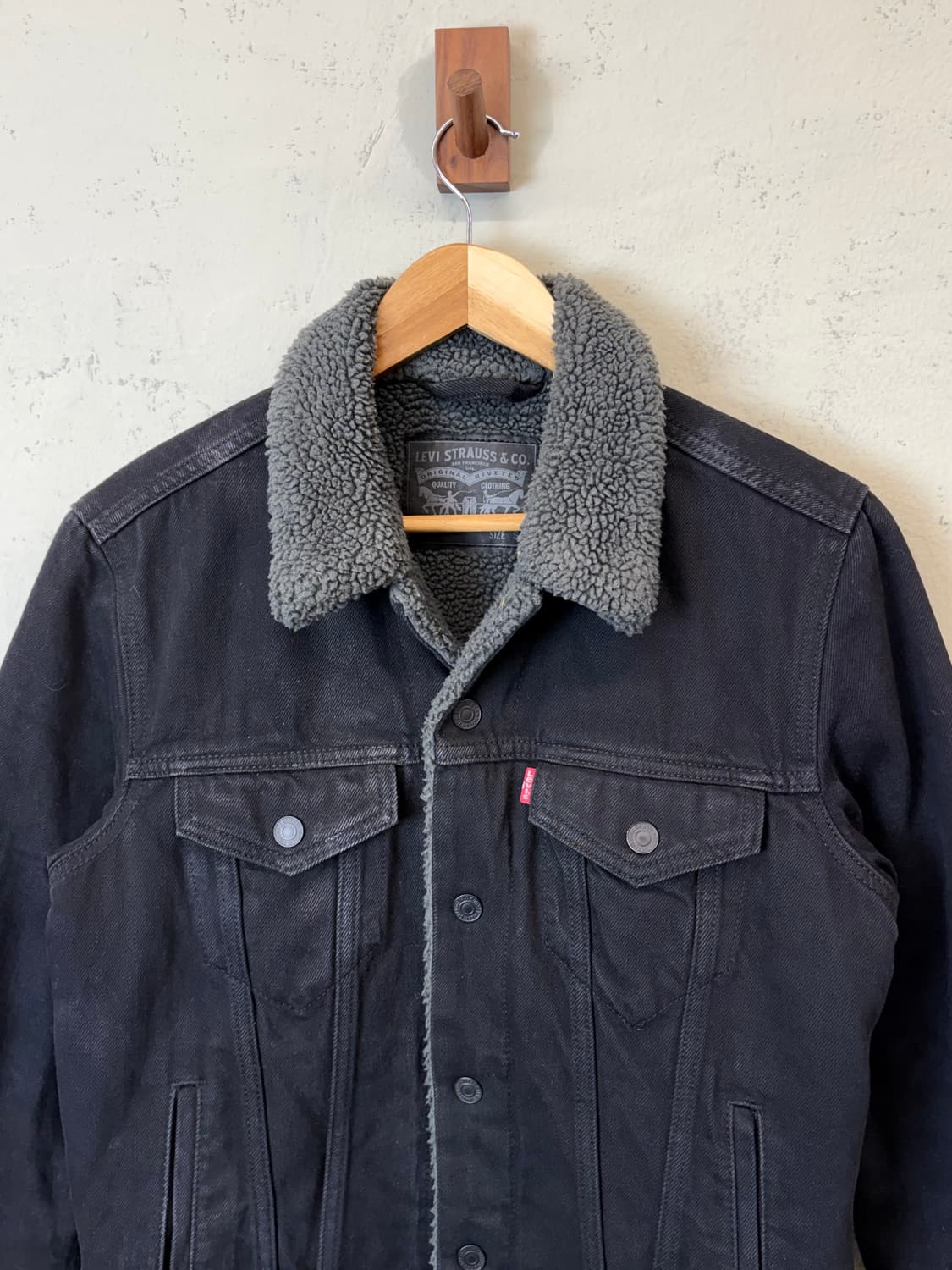 리바이스 흑청 데님 쉐르파 트러커 자켓 상품이미지4