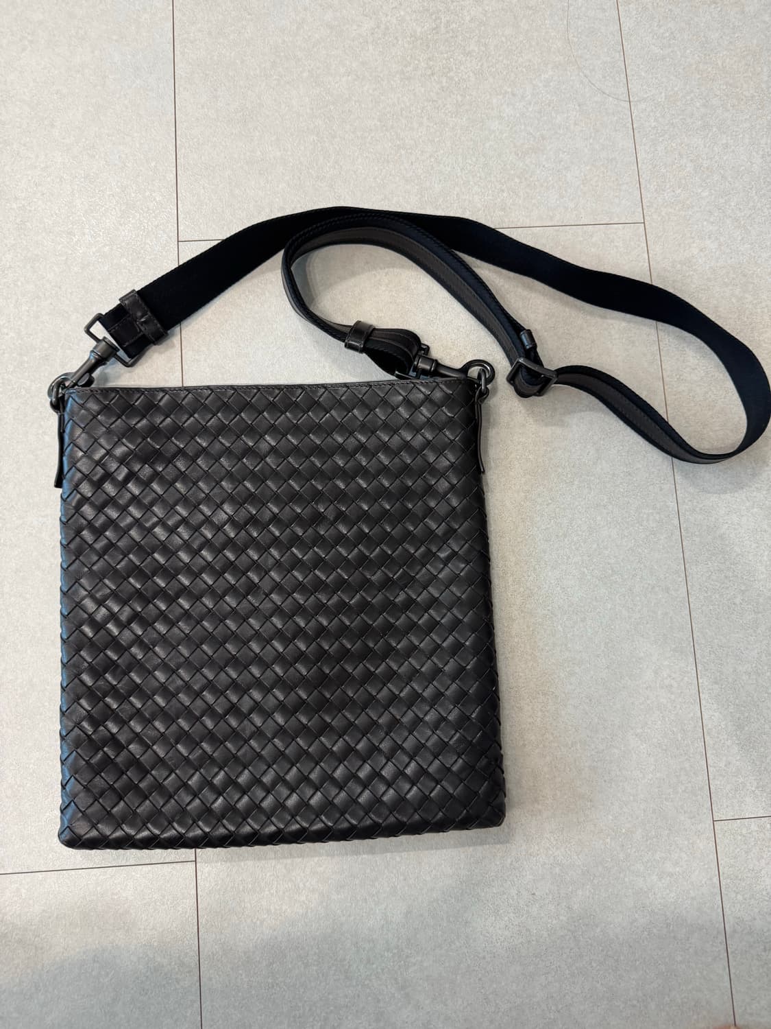 보테가베네타 남성 크로스백 상품이미지1