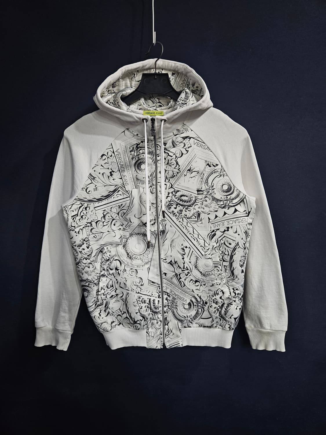 베르사체 진스 문양 화이트 남성 90~95 후드집업 자켓  상품이미지1