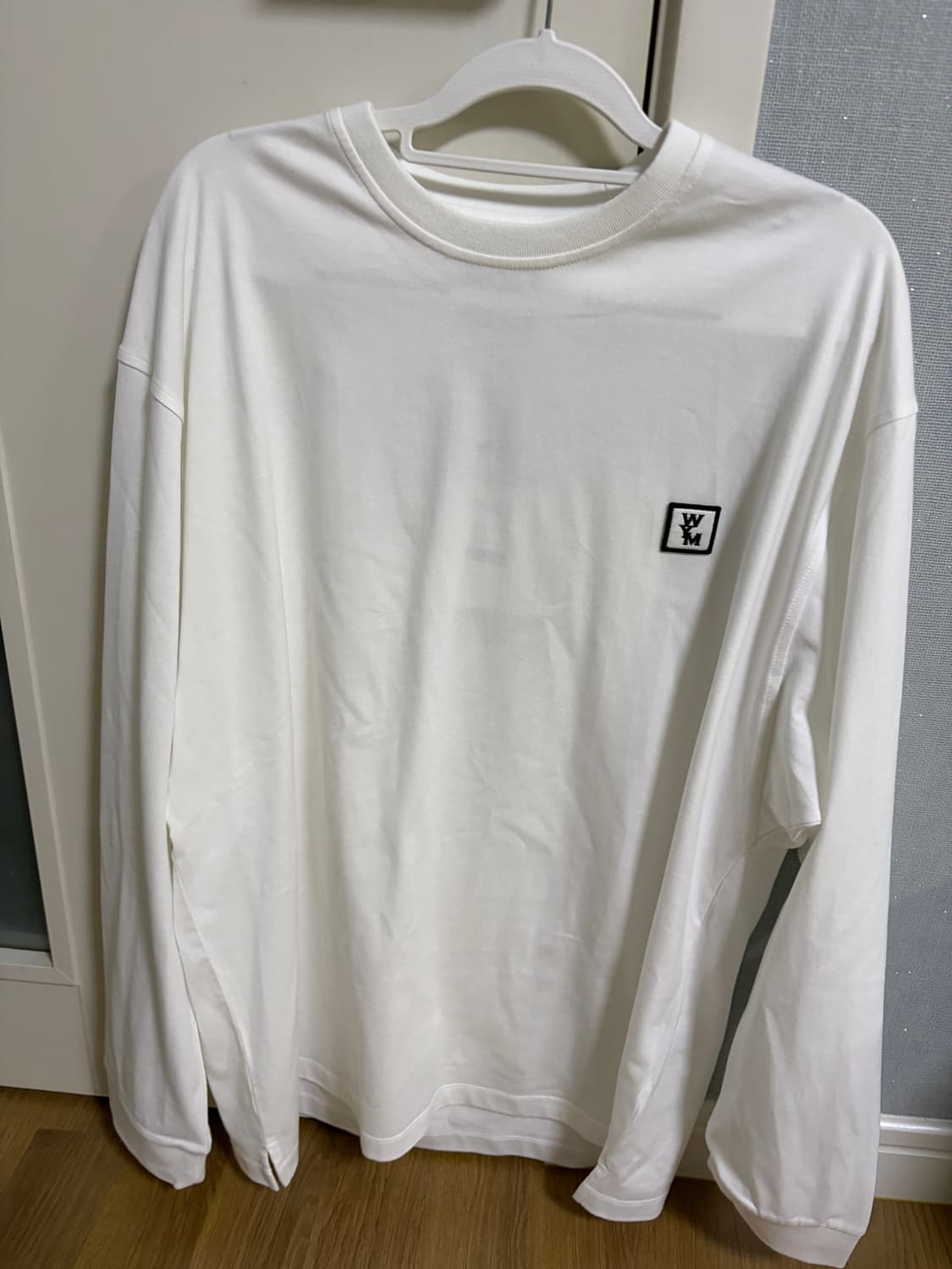 우영미 백로고 롱슬리브 화이트 48사이즈 새상품 상품이미지2