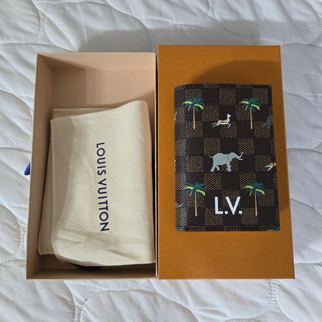 [새상품 풀구성]루이비통 X 더 다즐링 여권 지갑 상품이미지1