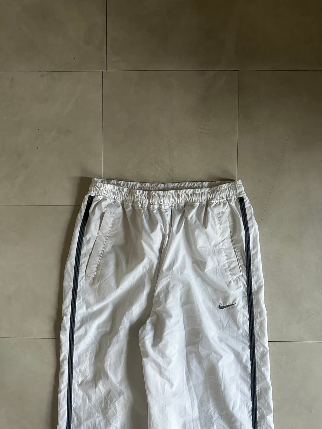 white wide fit training pants 상품이미지7
