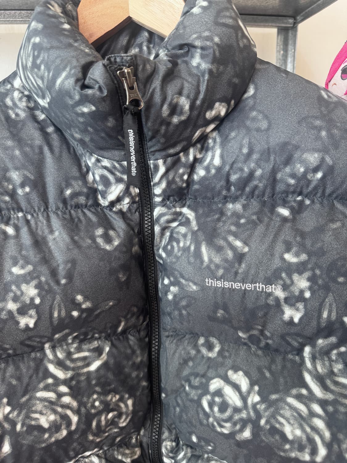 디스이즈네버댓 Down Jacket Flower Black 상품이미지2