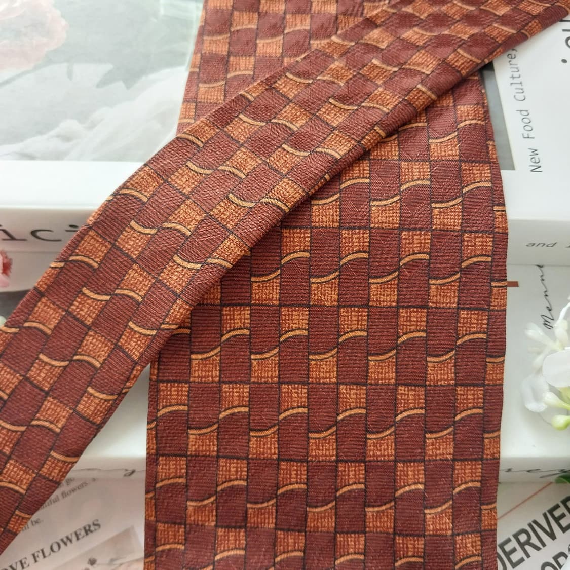 게스 실크 브라운 패턴 넥타이 10.1cm A+등급 K2284
 상품이미지2